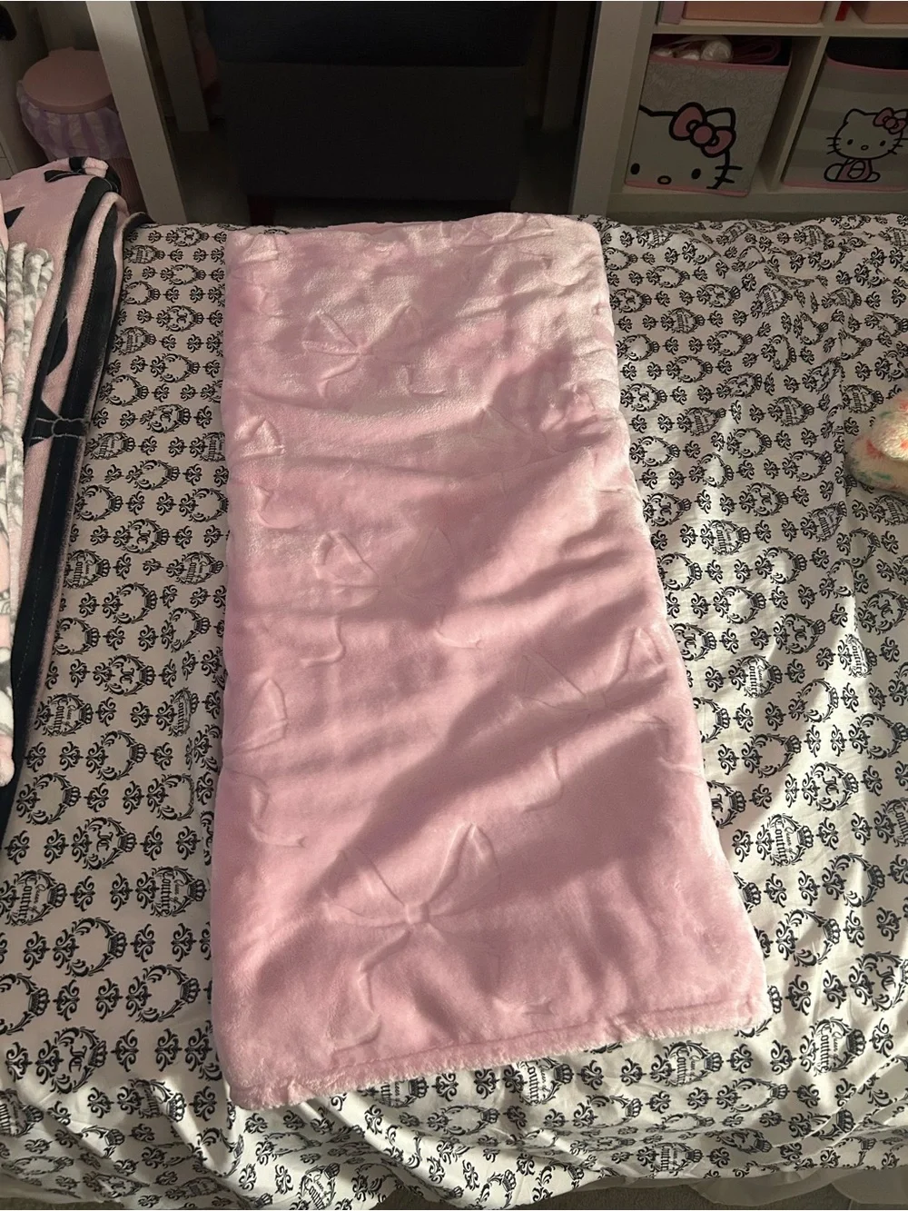 Pink soft bow plush blanket